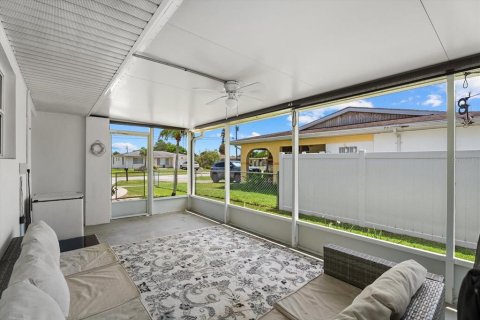 Villa ou maison à vendre à North Port, Floride: 2 chambres, 104.42 m2 № 2323984 - photo 24