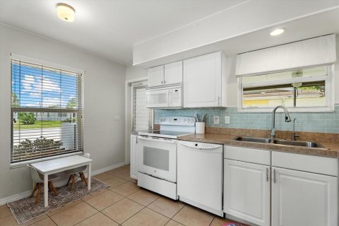 Villa ou maison à vendre à North Port, Floride: 2 chambres, 104.42 m2 № 2323984 - photo 14