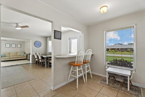 Villa ou maison à vendre à North Port, Floride: 2 chambres, 104.42 m2 № 2323984 - photo 15