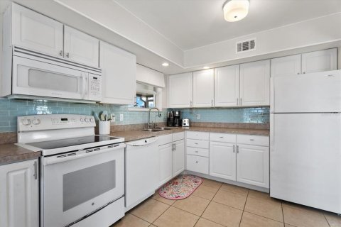 Villa ou maison à vendre à North Port, Floride: 2 chambres, 104.42 m2 № 2323984 - photo 12