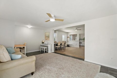 Villa ou maison à vendre à North Port, Floride: 2 chambres, 104.42 m2 № 2323984 - photo 9