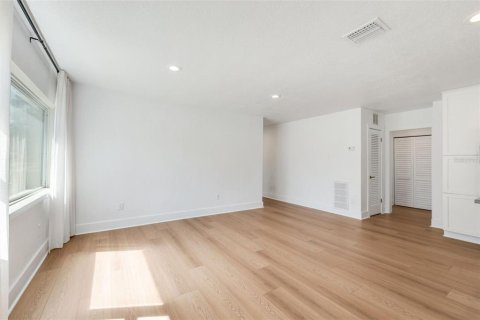 House in Clearwater, Florida 3 bedrooms, 116.87 sq.m. № 1901956 - photo 4
