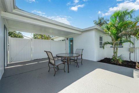 House in Clearwater, Florida 3 bedrooms, 116.87 sq.m. № 1901956 - photo 21