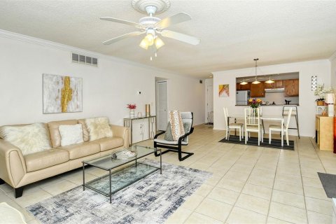 Condominio en alquiler en Sarasota, Florida, 2 dormitorios, 97.45 m2 № 1090888 - foto 3