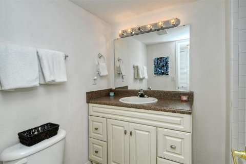 Condominio en alquiler en Sarasota, Florida, 2 dormitorios, 97.45 m2 № 1090888 - foto 24