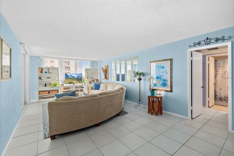 Condominio en venta en Daytona Beach, Florida, 1 dormitorio, 80.36 m2 № 1899548 - foto 8