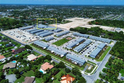 House in Homestead, Florida 4 bedrooms, 172.43 sq.m. № 2185908 - photo 6