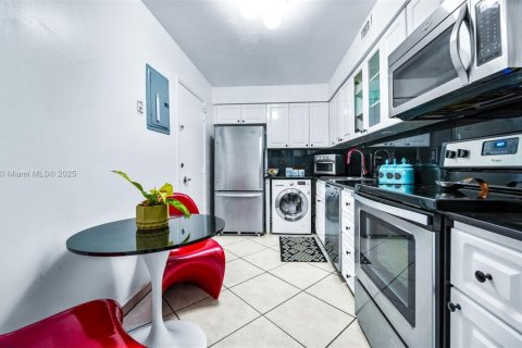 Condominio en venta en Miami Beach, Florida, 1 dormitorio, 84.54 m2 № 1780130 - foto 18