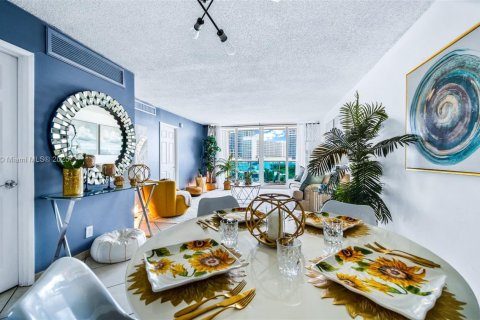 Condominio en venta en Miami Beach, Florida, 1 dormitorio, 84.54 m2 № 1780130 - foto 9