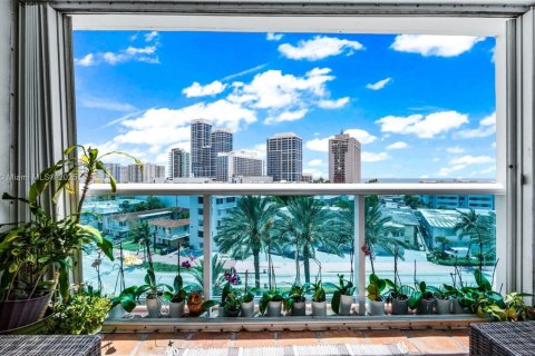 Condominio en venta en Miami Beach, Florida, 1 dormitorio, 84.54 m2 № 1780130 - foto 10