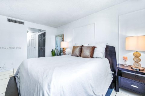 Condominio en venta en Miami Beach, Florida, 1 dormitorio, 84.54 m2 № 1780130 - foto 15
