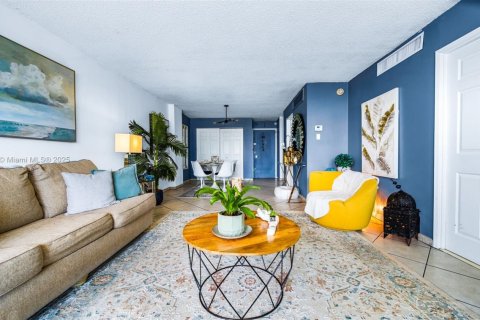 Condominio en venta en Miami Beach, Florida, 1 dormitorio, 84.54 m2 № 1780130 - foto 5