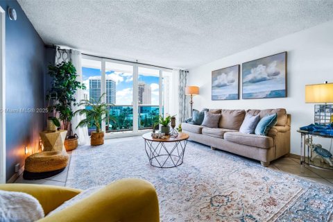 Condominio en venta en Miami Beach, Florida, 1 dormitorio, 84.54 m2 № 1780130 - foto 1