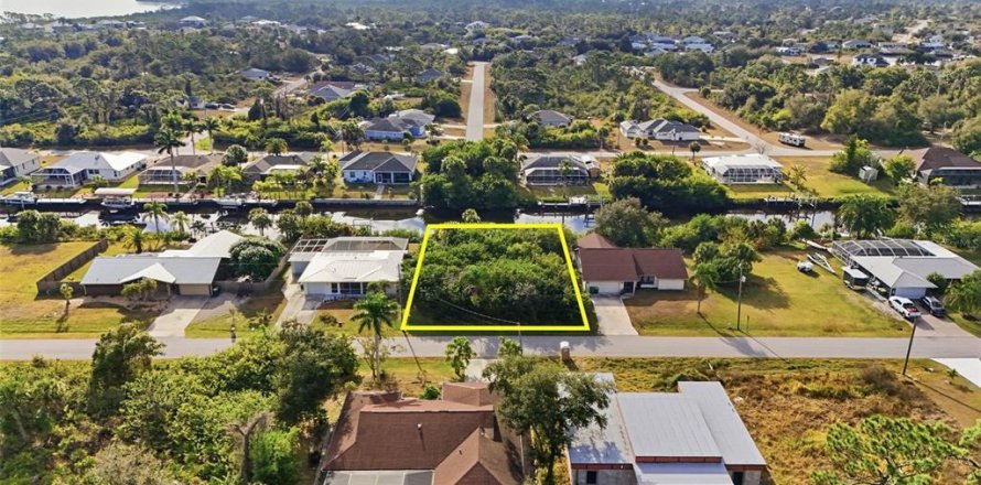 Land in Port Charlotte, Florida № 2155541