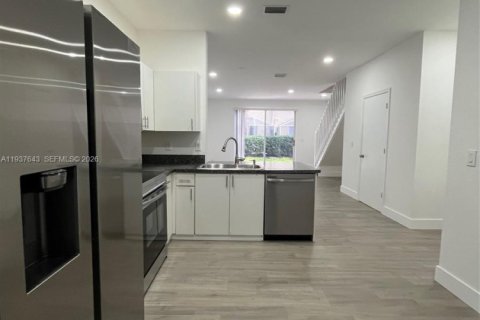 Adosado en alquiler en Weston, Florida, 2 dormitorios, 107.3 m2 № 1995539 - foto 4