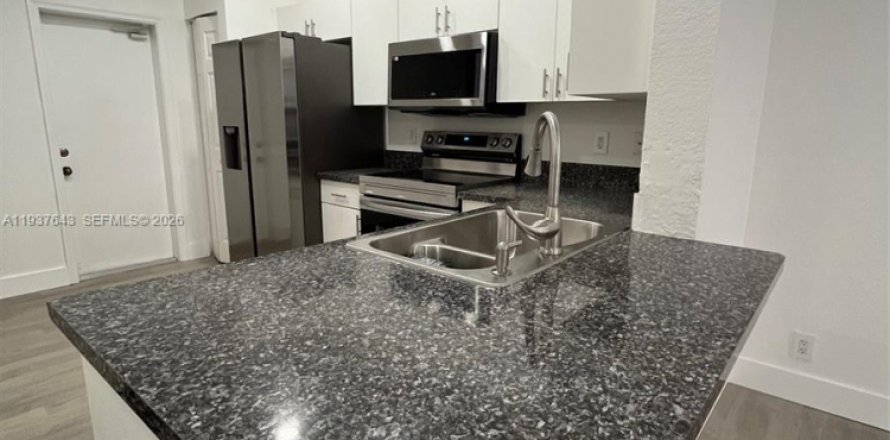 Adosado en Weston, Florida 2 dormitorios, 107.3 m2 № 1995539