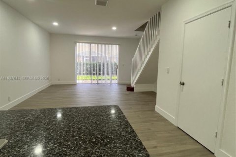 Adosado en alquiler en Weston, Florida, 2 dormitorios, 107.3 m2 № 1995539 - foto 2