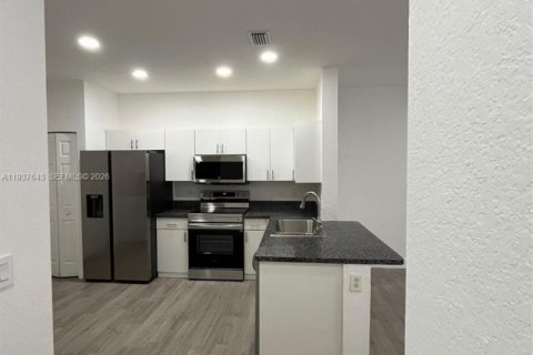 Adosado en alquiler en Weston, Florida, 2 dormitorios, 107.3 m2 № 1995539 - foto 3