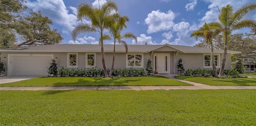 House in Largo, Florida 3 bedrooms, 170.2 sq.m. № 1787498