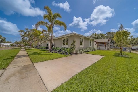 House in Largo, Florida 3 bedrooms, 170.2 sq.m. № 1787498 - photo 5