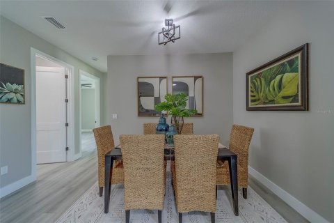House in Largo, Florida 3 bedrooms, 170.2 sq.m. № 1787498 - photo 17