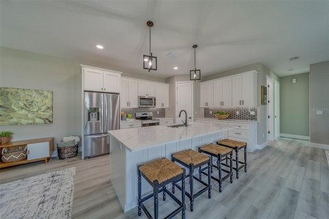 House in Largo, Florida 3 bedrooms, 170.2 sq.m. № 1787498 - photo 11