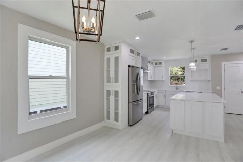House in Lakeland, Florida 3 bedrooms, 176.51 sq.m. № 1913313 - photo 19