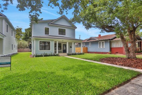 House in Lakeland, Florida 3 bedrooms, 176.51 sq.m. № 1913313 - photo 8