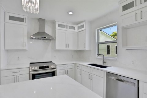 House in Lakeland, Florida 3 bedrooms, 176.51 sq.m. № 1913313 - photo 18
