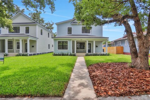 House in Lakeland, Florida 3 bedrooms, 176.51 sq.m. № 1913313 - photo 1