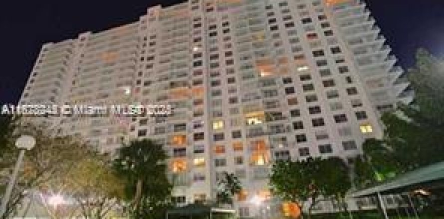 Condo à Aventura, Floride, 2 chambres № 1928979