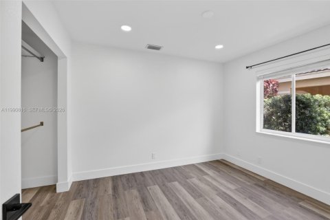 House in Weston, Florida 3 bedrooms, 143.26 sq.m. № 2059657 - photo 24