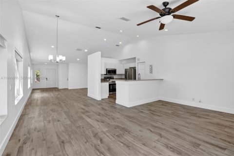 House in Weston, Florida 3 bedrooms, 143.26 sq.m. № 2059657 - photo 8