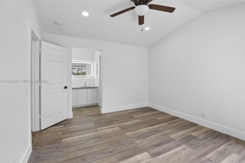 House in Weston, Florida 3 bedrooms, 143.26 sq.m. № 2059657 - photo 17