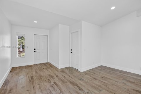 House in Weston, Florida 3 bedrooms, 143.26 sq.m. № 2059657 - photo 4