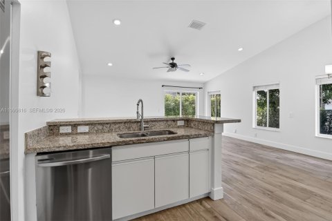 House in Weston, Florida 3 bedrooms, 143.26 sq.m. № 2059657 - photo 12