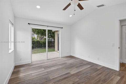 House in Weston, Florida 3 bedrooms, 143.26 sq.m. № 2059657 - photo 15