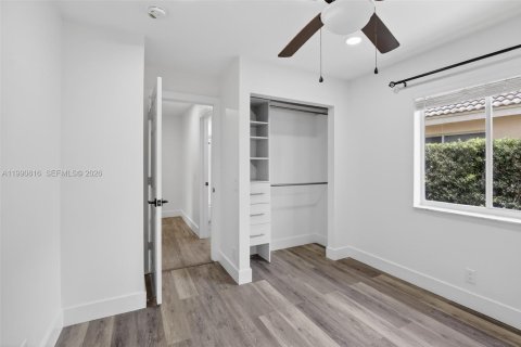 House in Weston, Florida 3 bedrooms, 143.26 sq.m. № 2059657 - photo 22