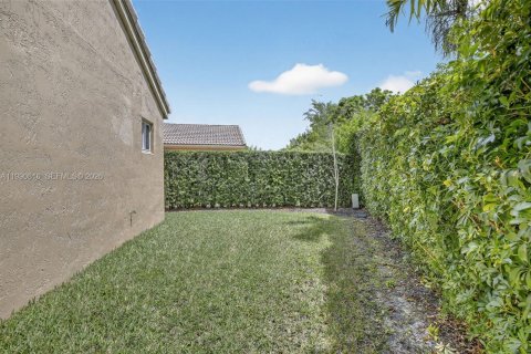House in Weston, Florida 3 bedrooms, 143.26 sq.m. № 2059657 - photo 30
