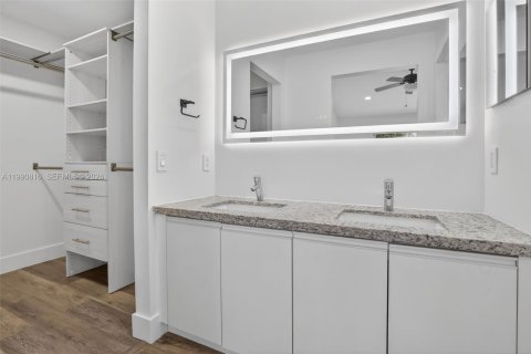 House in Weston, Florida 3 bedrooms, 143.26 sq.m. № 2059657 - photo 18