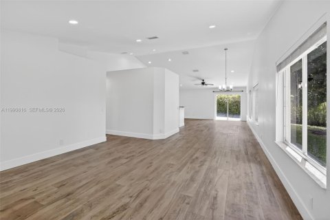 House in Weston, Florida 3 bedrooms, 143.26 sq.m. № 2059657 - photo 6