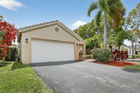 House in Weston, Florida 3 bedrooms, 143.26 sq.m. № 2059657 - photo 2