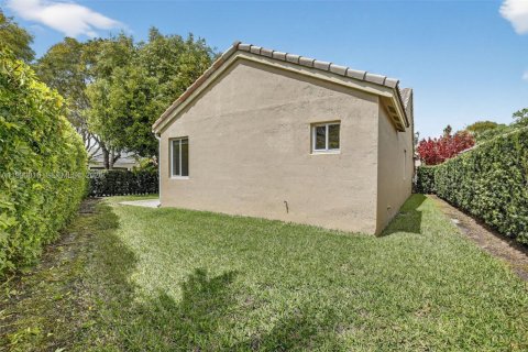 House in Weston, Florida 3 bedrooms, 143.26 sq.m. № 2059657 - photo 29