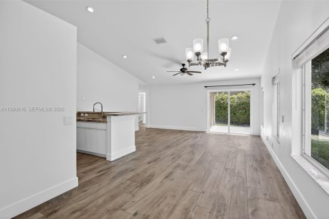 House in Weston, Florida 3 bedrooms, 143.26 sq.m. № 2059657 - photo 7