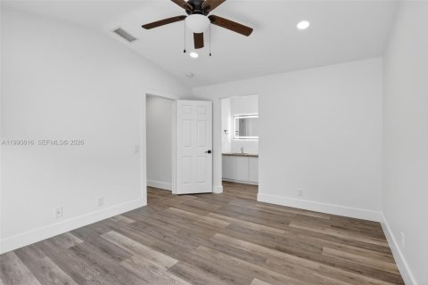 House in Weston, Florida 3 bedrooms, 143.26 sq.m. № 2059657 - photo 16