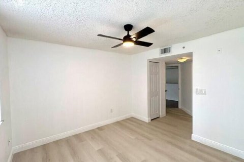 Condominio en alquiler en Royal Palm Beach, Florida, 3 dormitorios, 108.97 m2 № 2088219 - foto 13