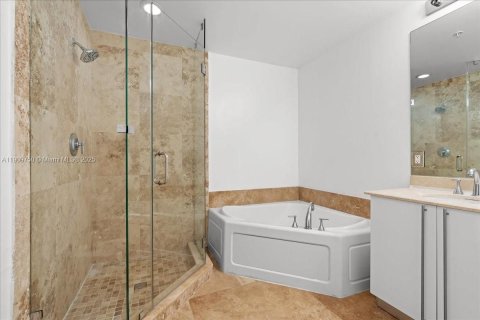 Condominio en venta en Aventura, Florida, 2 dormitorios, 134.99 m2 № 2057780 - foto 12