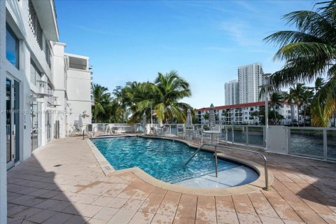 Condominio en venta en Aventura, Florida, 2 dormitorios, 134.99 m2 № 2057780 - foto 22