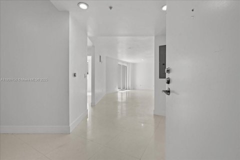 Condominio en venta en Aventura, Florida, 2 dormitorios, 134.99 m2 № 2057780 - foto 3
