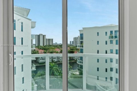 Condominio en venta en Aventura, Florida, 2 dormitorios, 134.99 m2 № 2057780 - foto 10